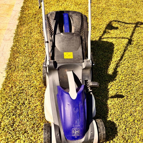 Electric lawn mower 1400w like new with 40-liter grass catcher