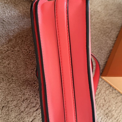 Louis Vuitton crossbody bag like new, pink