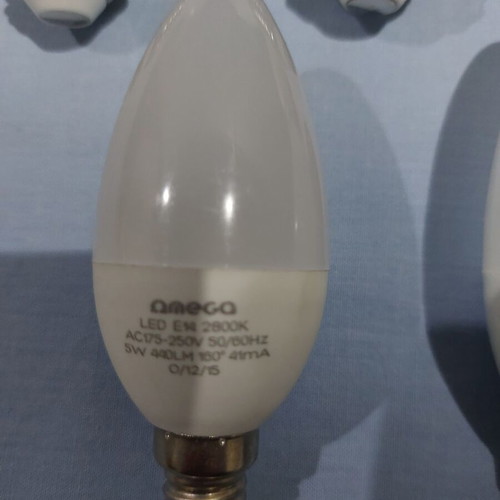 Led bulbs like new, pack of 5, 2 E27 and 3 E14