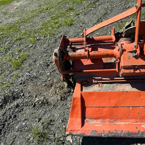 Tractor tiller used in good condition