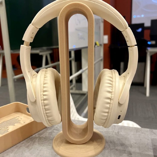Minimal headphones stand new with wood-inspired design