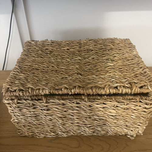 Wicker baskets set of 2, like new