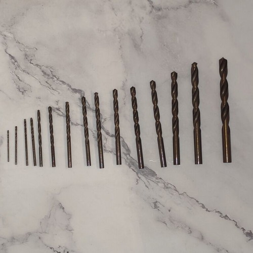 Drill bit set like new, 15 pieces of various sizes