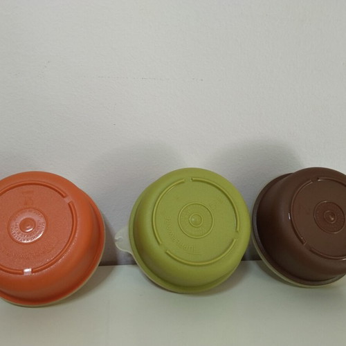 Tupperware set of 3 small bowls with lids, like new