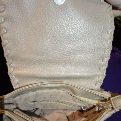 Beige shoulder bag like new with zipper 20×25 cm
