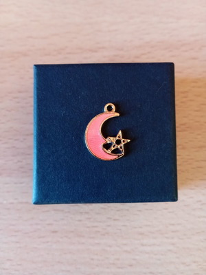 Pendant with moon design new