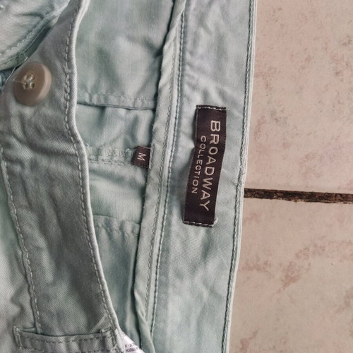 Broadway Collection Medium Bermuda shorts like new, mint green