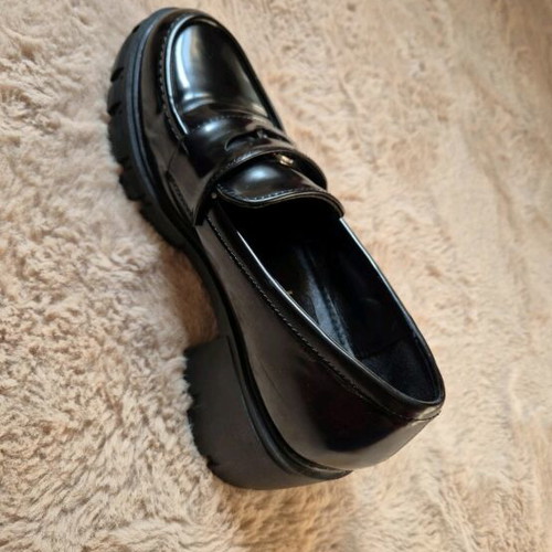 Loafers patent leather like new, size 37, black