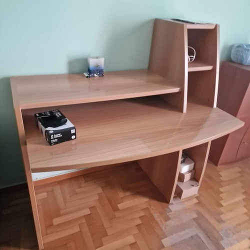 Computer desk used in good condition