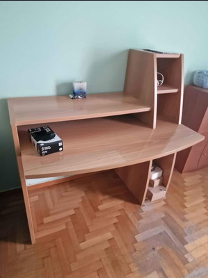 Computer desk used in good condition