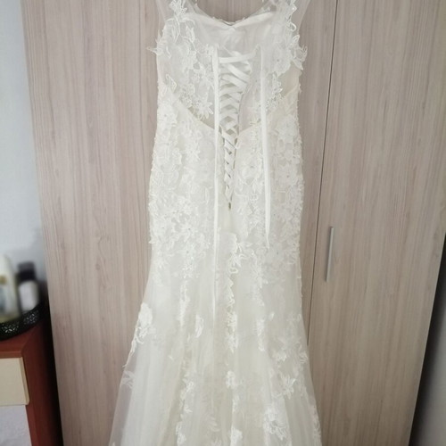 Boutique lace women's wedding dress with transparent back, size L