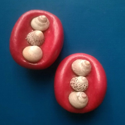 Vintage handmade polymer clay earrings used, red with shells