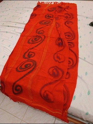 Red pareo used without seams
