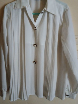 White women's shirt used, size large, with pleated design