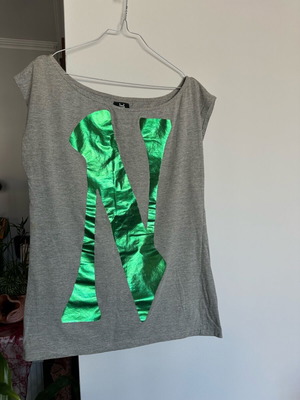 Zara sleeveless T-shirt L gray like new with letter N