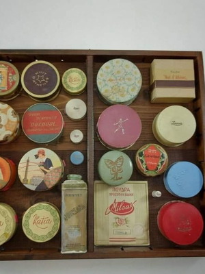 Pre-war powder collection, 23 pieces