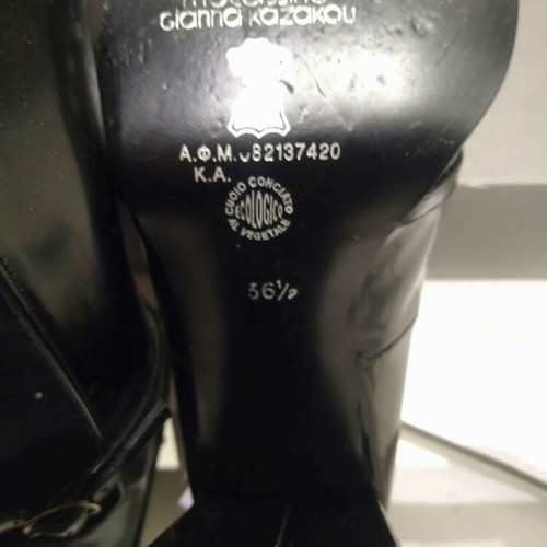 Vintage pumps with strap size 36.5 used, black, Gianna Kazakou design