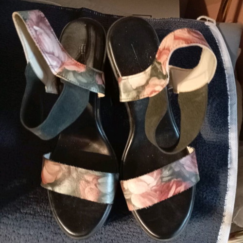 Heeled sandals like new, size 39