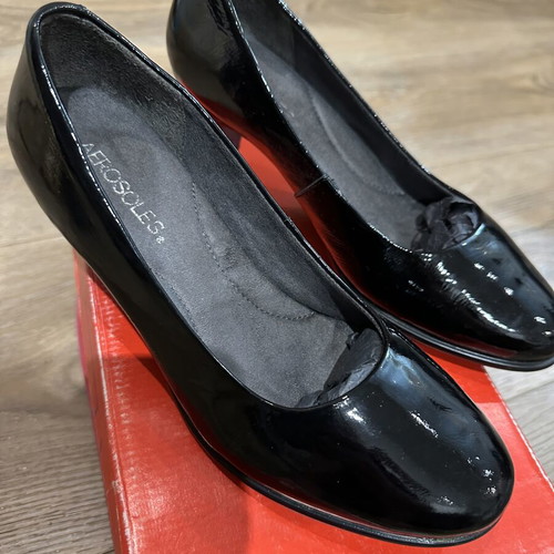 Aerosoles leather patent pumps size 37, black