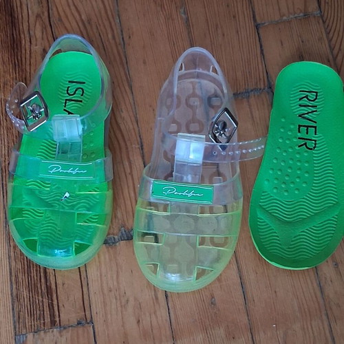 Unisex children's sea slippers size 24 green new River Island
