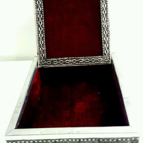 Vintage decorative jewelry box new