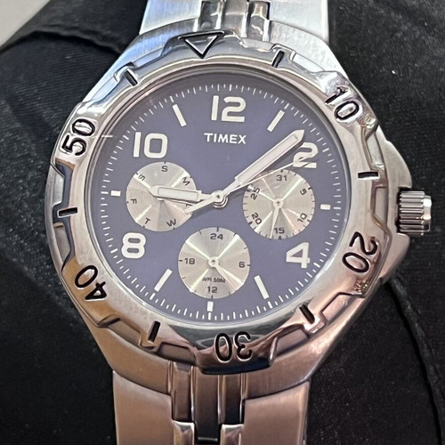 Timex Date 40mm wristwatch like new, blue