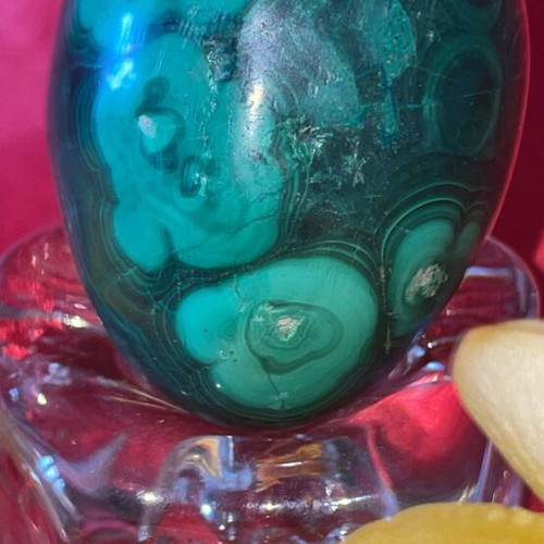 Malachite egg new, solid with beautiful patterns