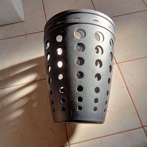 Plastic black baskets with holes like new, set of 2