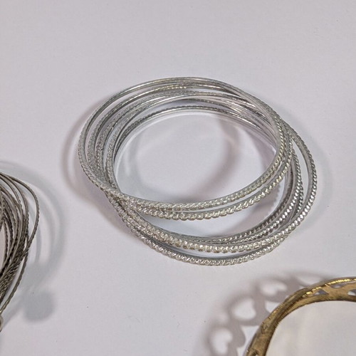 Set of 4 bracelets used