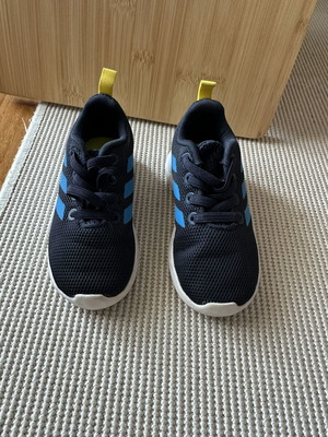 Adidas children's shoes size 22 like new