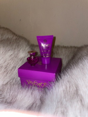 Σετ δώρου Versace Dylan Purple με Eau de Parfum 5ml και Shower Gel 25ml καινούργιο