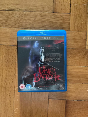 Devil's Backbone Blu-ray like new, thriller fantasy horror