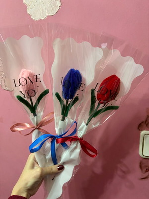 Handmade pipe cleaner tulips like new, set of 3