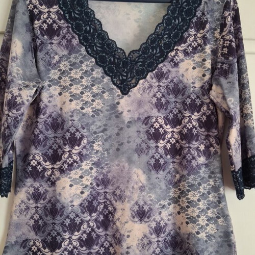 Raxevsky top with lace on sleeves and neckline, blue