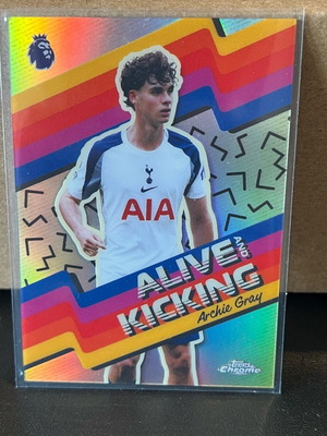 2025-26 Topps Chrome Premier League Alive and Kicking Archie Gray κάρτα σαν καινούργια