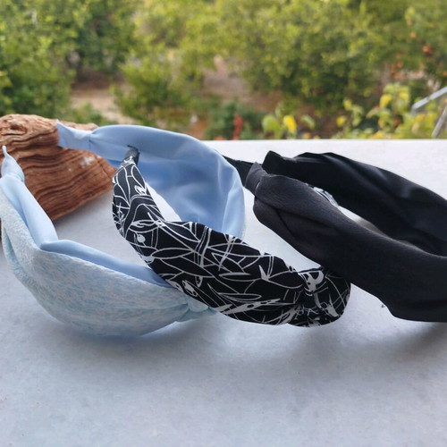 Piastres pack of 3 like new, black and white