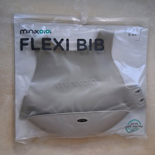 Minikoioi flexible silicone bib new