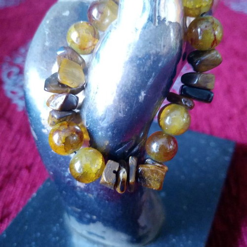 Bracelet made of olivine and tiger's eye used