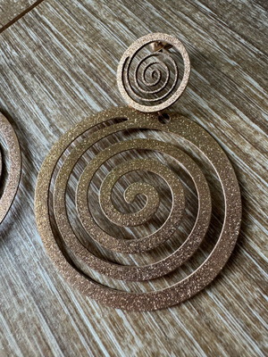 Ozze earrings like new