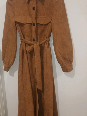Corduroy maxi dress semizie like new, brown, with collar and belt