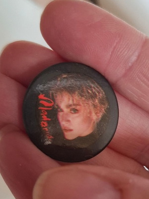 Madonna pin like new from the 90's, black