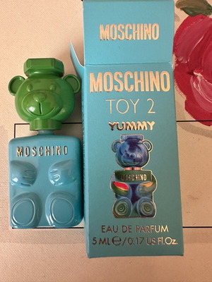 Moschino Toy 2 Yummy Miniature Eau de Parfum 5ml new authentic