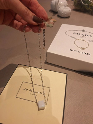 Pendant with chain and white stone like new