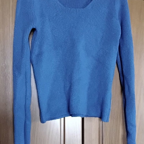 Top crop blue pullover one size new