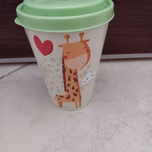 Children's cup like new, missing straw