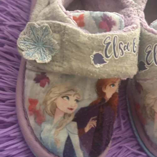 Elsa slippers like new, pack of 2 in different sizes, purple