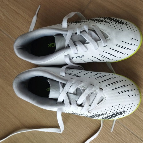 Adidas Predator kids football shoes size 28 like new, white