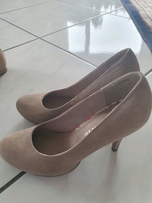 Tamaris pumps like new, size 38