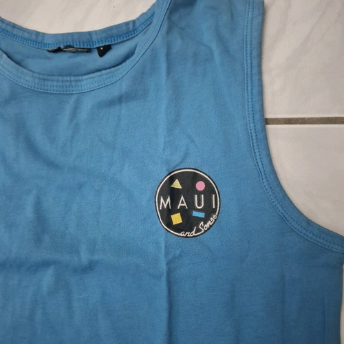 Maui sleeveless t-shirt 10 years like new, blue with print