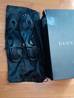 Gucci sandals size 36.5, black